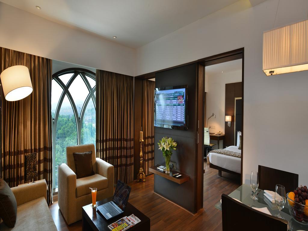 Majestic Court Sarovar Portico Navi Mumbai Eksteriør bilde