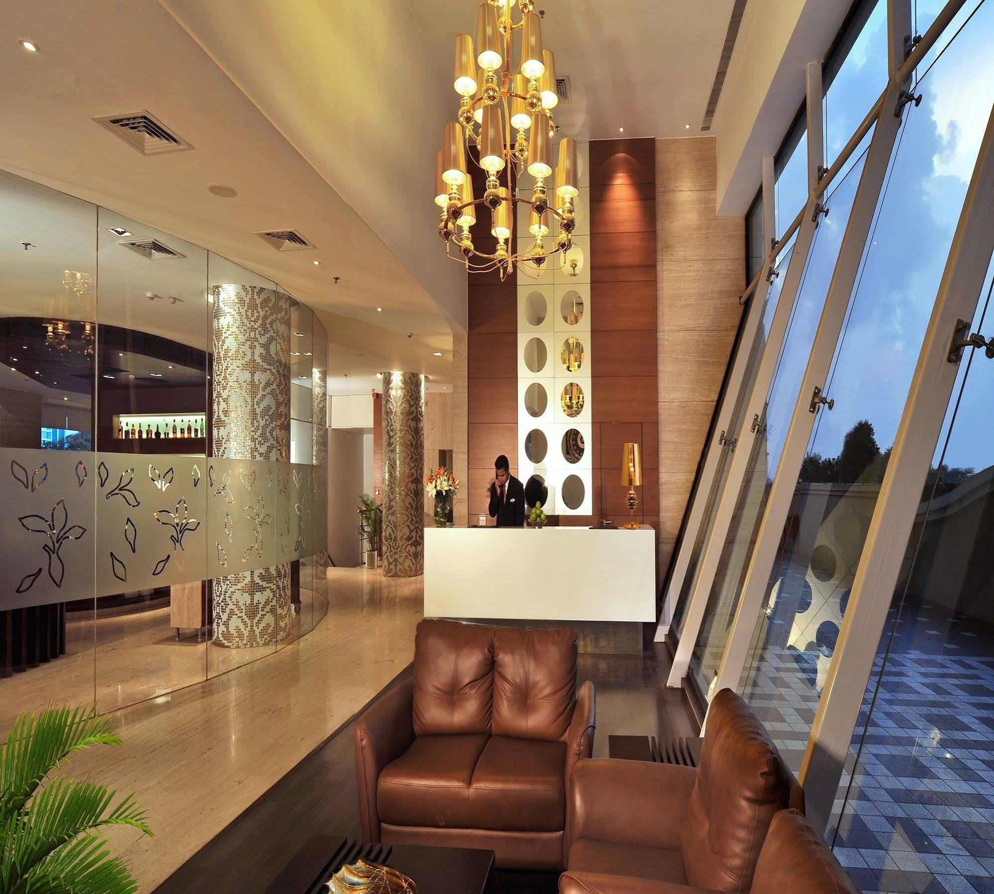 Majestic Court Sarovar Portico Navi Mumbai Eksteriør bilde